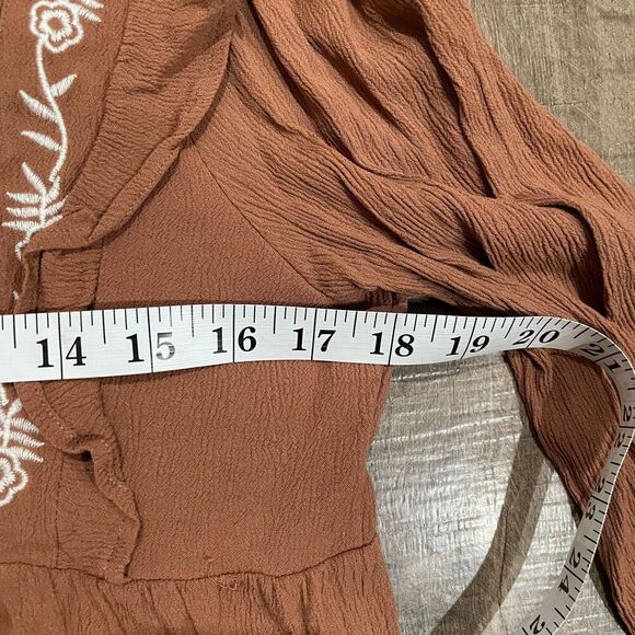 In Loom Women's Boho Peasant Top Size M - Brown with Embroidered Floral Design - Picture 10 of 12